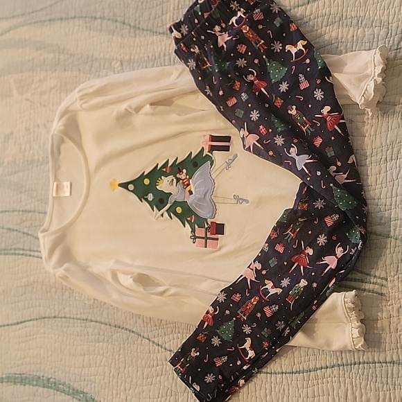 23 piece lot of matching Gymboree/OshKosh Christmas/Winter Outfits - Picture 6 of 16